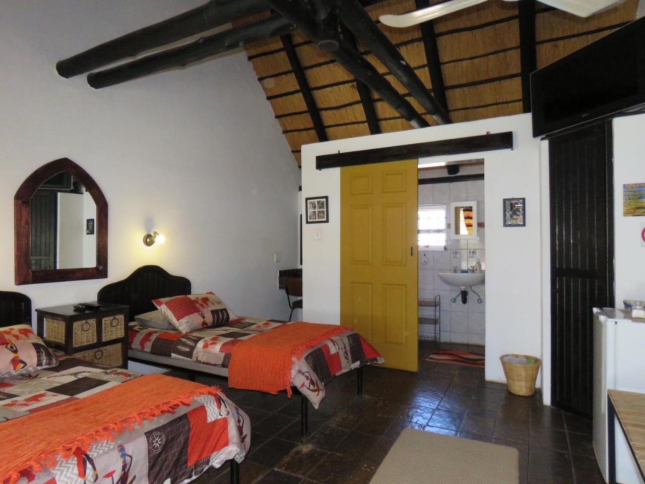אוצ'יווארונגו Lion'S Den Guesthouse מראה חיצוני תמונה