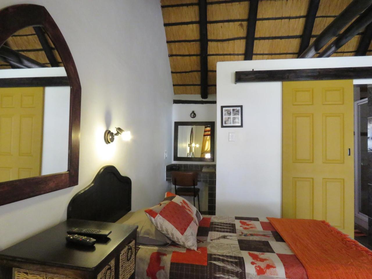 אוצ'יווארונגו Lion'S Den Guesthouse מראה חיצוני תמונה