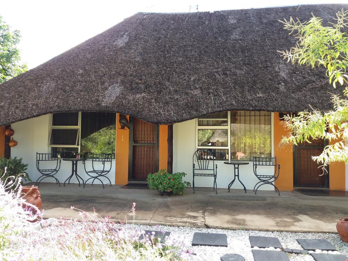 אוצ'יווארונגו Lion'S Den Guesthouse מראה חיצוני תמונה