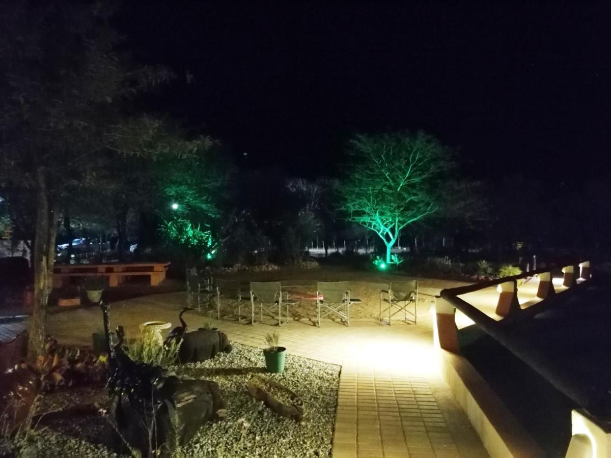 אוצ'יווארונגו Lion'S Den Guesthouse מראה חיצוני תמונה
