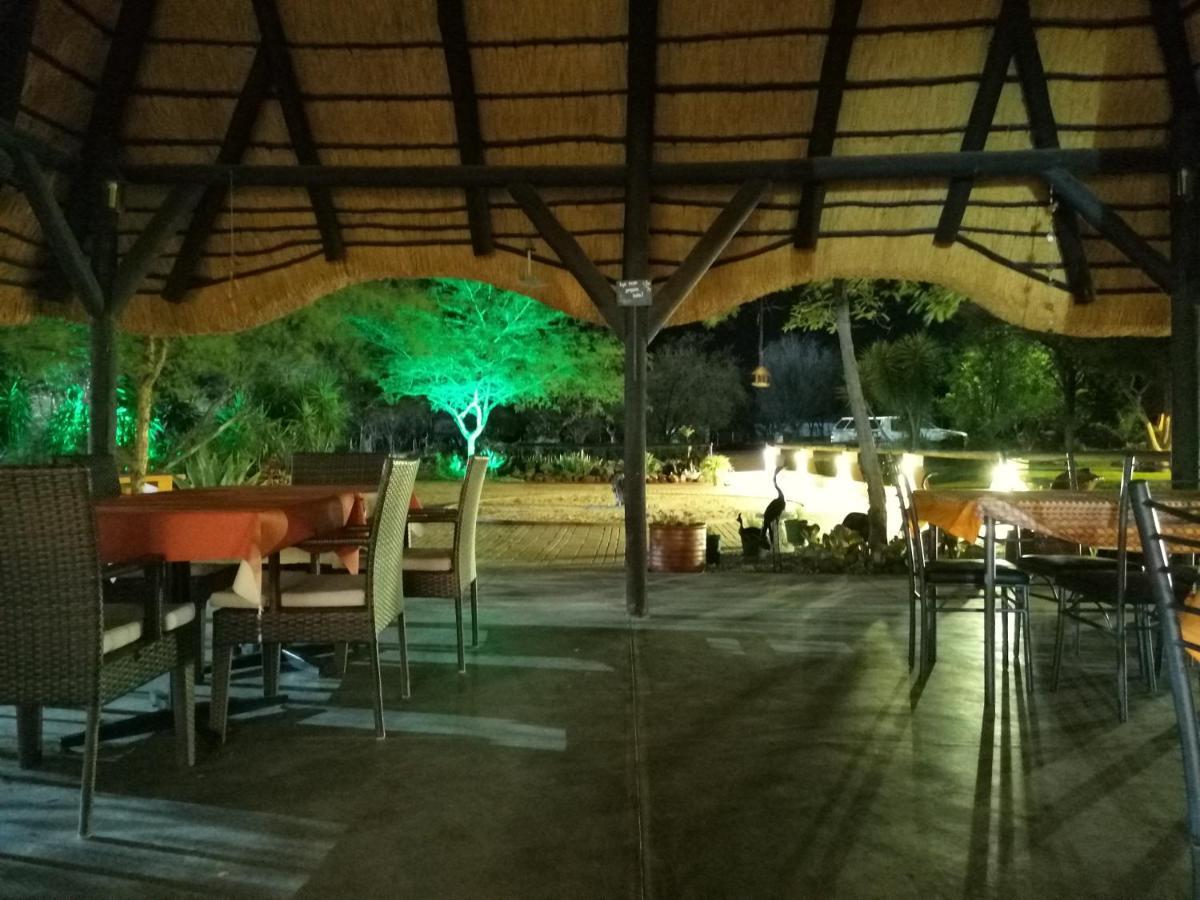 אוצ'יווארונגו Lion'S Den Guesthouse מראה חיצוני תמונה
