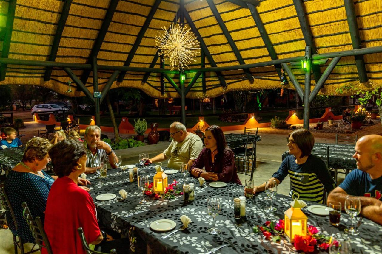 אוצ'יווארונגו Lion'S Den Guesthouse מראה חיצוני תמונה