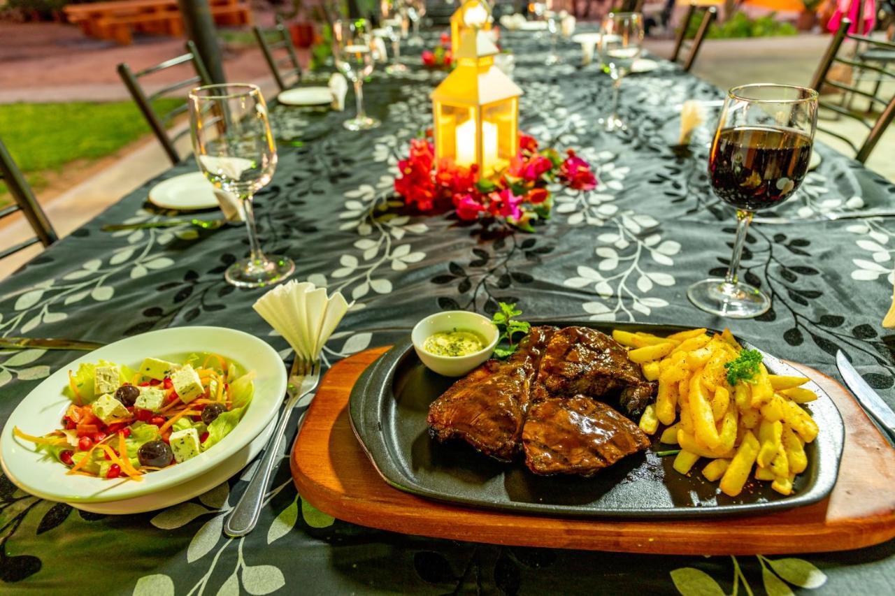 אוצ'יווארונגו Lion'S Den Guesthouse מראה חיצוני תמונה