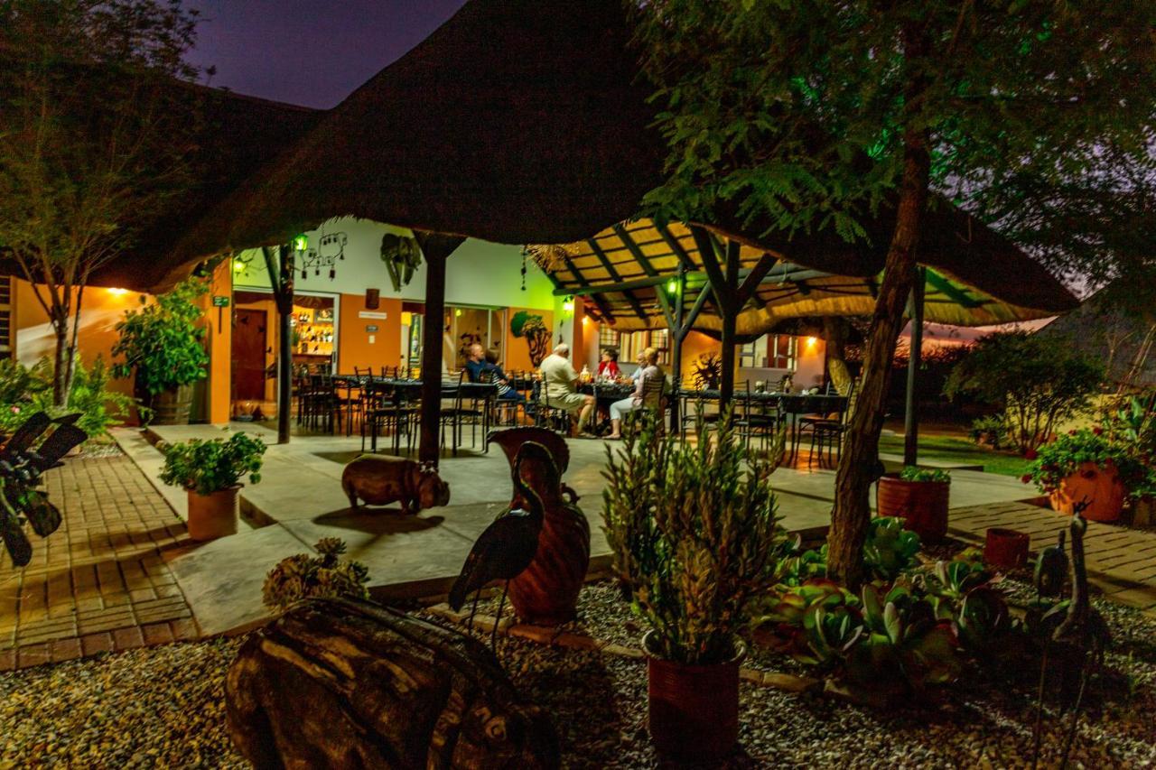 אוצ'יווארונגו Lion'S Den Guesthouse מראה חיצוני תמונה