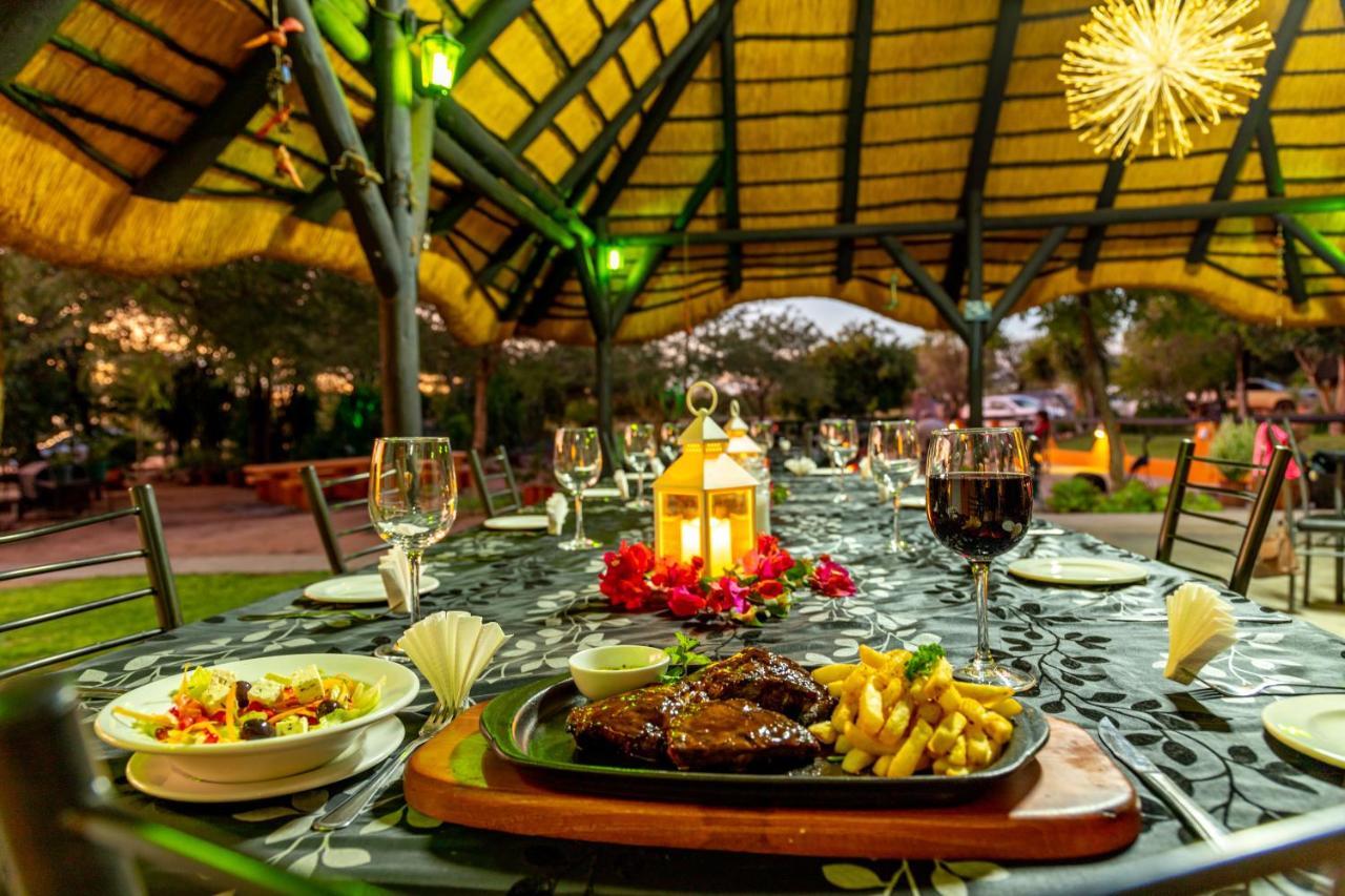 אוצ'יווארונגו Lion'S Den Guesthouse מראה חיצוני תמונה