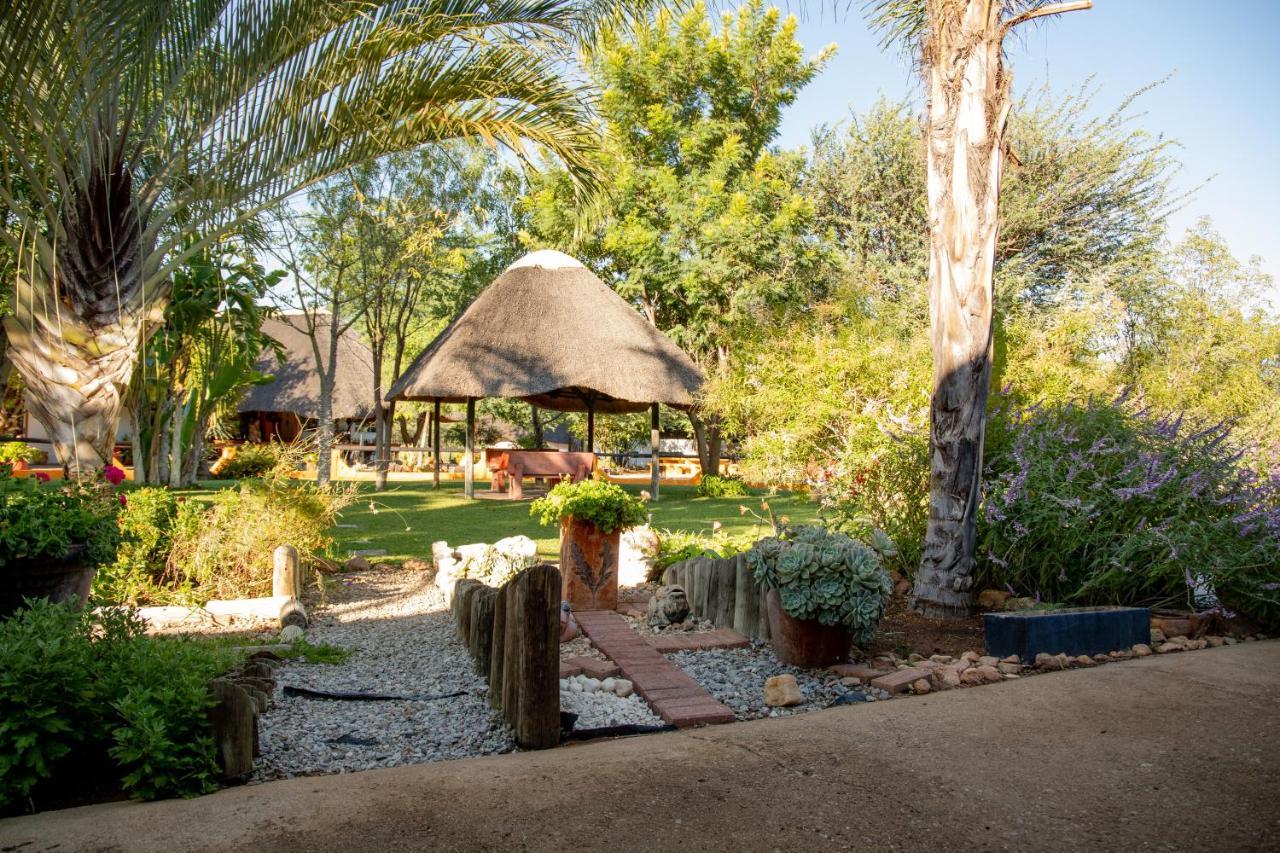 אוצ'יווארונגו Lion'S Den Guesthouse מראה חיצוני תמונה