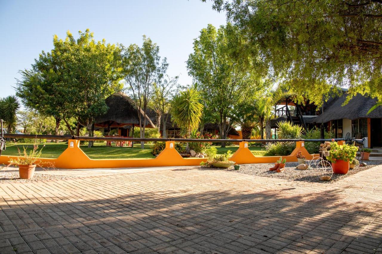 אוצ'יווארונגו Lion'S Den Guesthouse מראה חיצוני תמונה