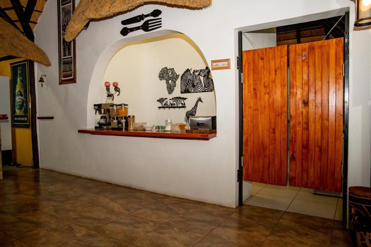אוצ'יווארונגו Lion'S Den Guesthouse מראה חיצוני תמונה