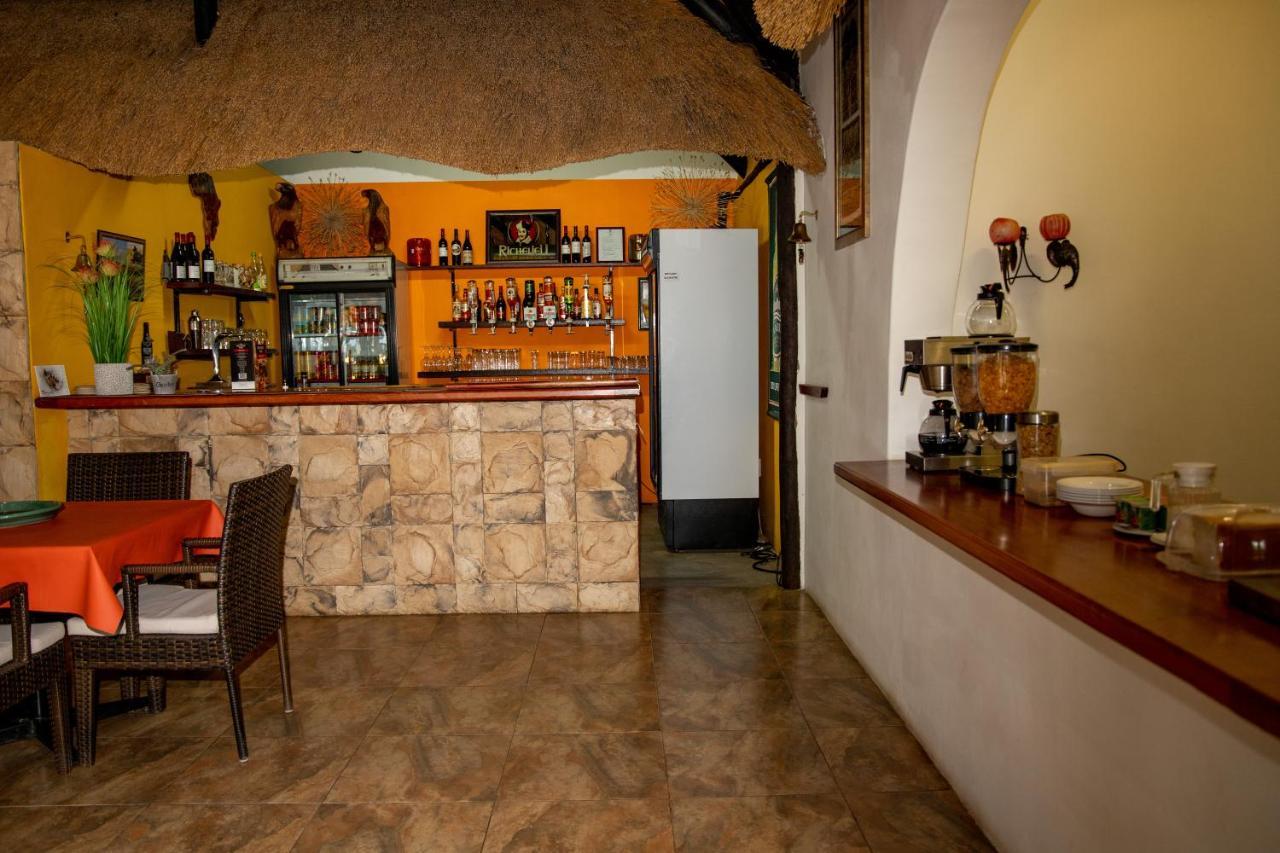 אוצ'יווארונגו Lion'S Den Guesthouse מראה חיצוני תמונה