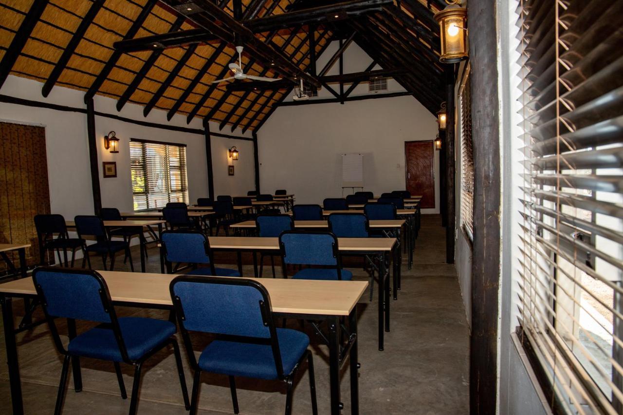 אוצ'יווארונגו Lion'S Den Guesthouse מראה חיצוני תמונה