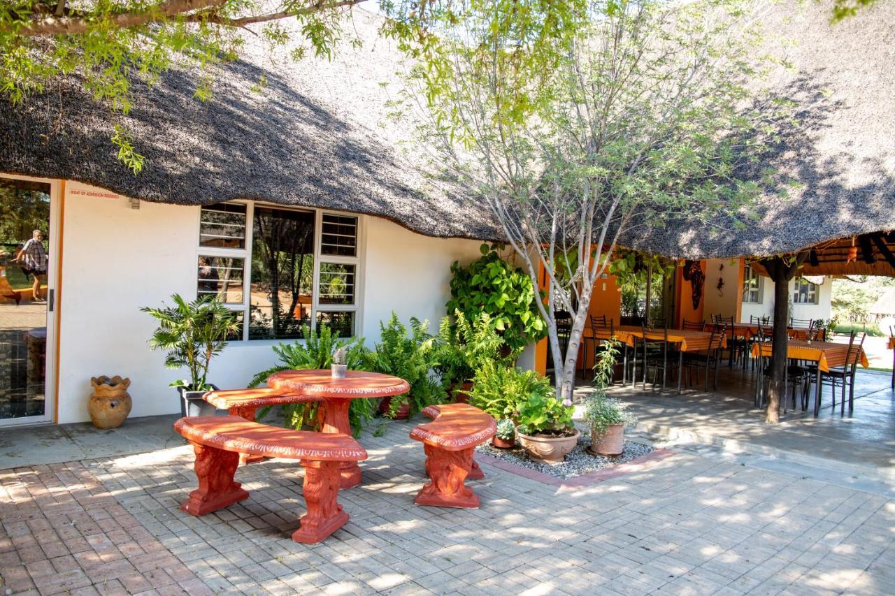 אוצ'יווארונגו Lion'S Den Guesthouse מראה חיצוני תמונה