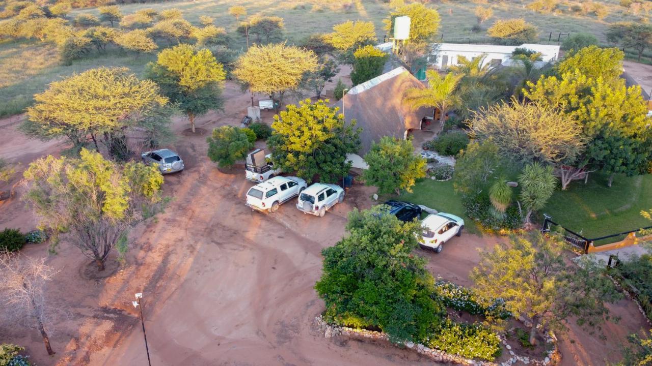 אוצ'יווארונגו Lion'S Den Guesthouse מראה חיצוני תמונה